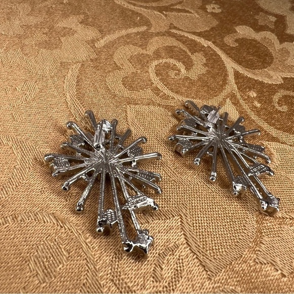 VINTAGE AVON SILVER EARRINGS RHINESTONE ACCENT HOLIDAY GIFT RETRO - Picture 7 of 8